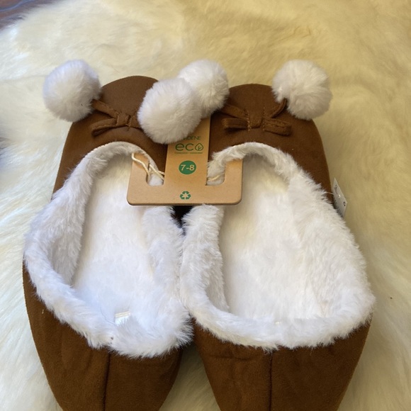 Ardene Pom Pom indoor slip ons in size 7-8 - Picture 6 of 6